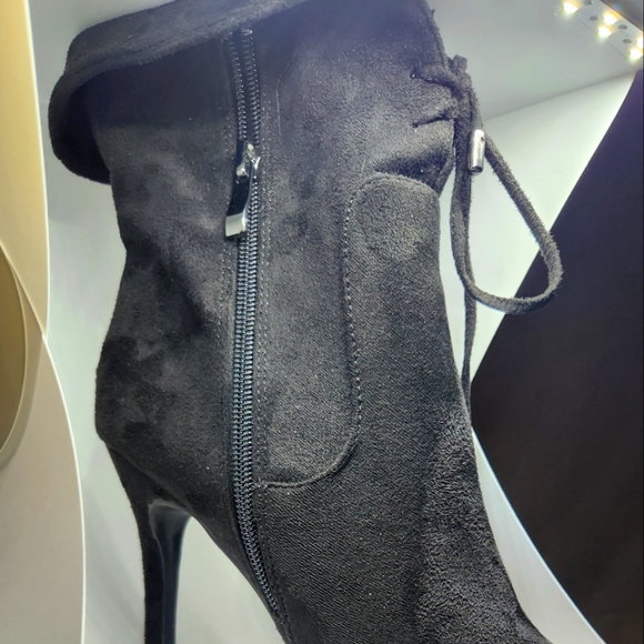 BLK SUEDE ANKLE BOOTS - Picture 2 of 6